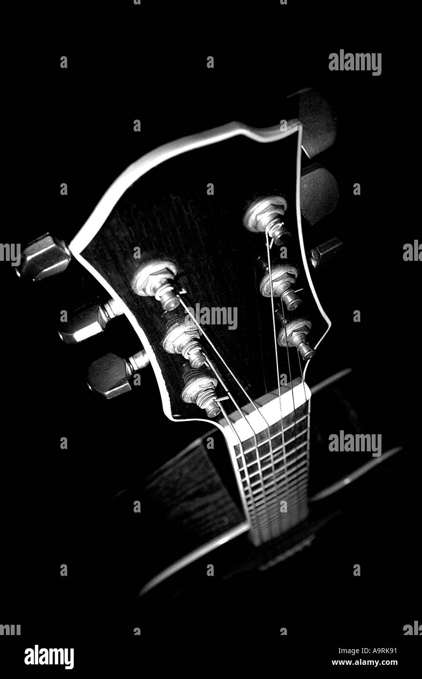 Chitarra acustica con linee accentati Foto Stock