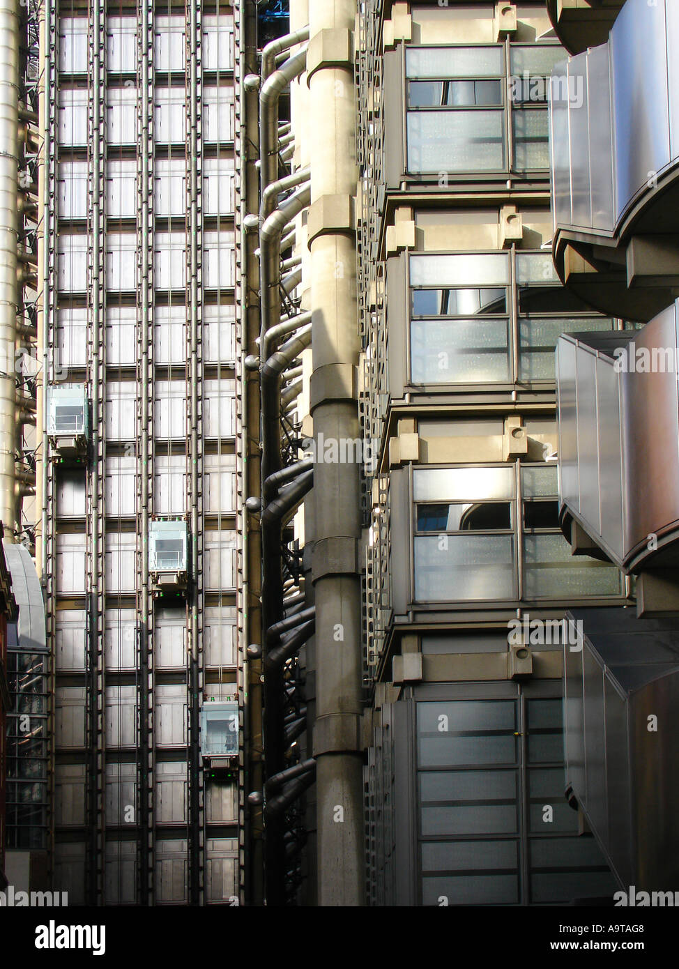 Facciata del Lloyd's edificio, situato in Lime Street nella città di Londra Inghilterra REGNO UNITO Foto Stock