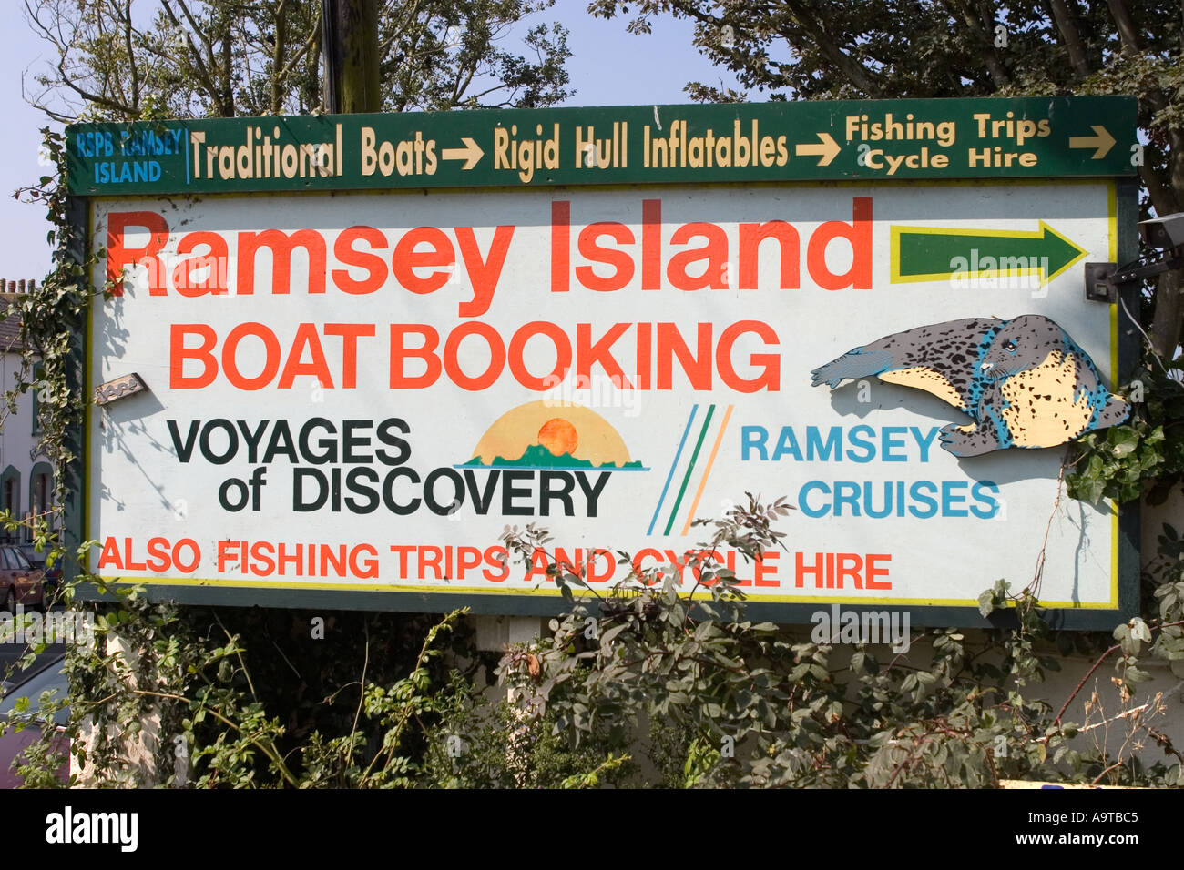 Ramsey Island Tour segno St Davids Pembrokeshire Wales UK Foto Stock