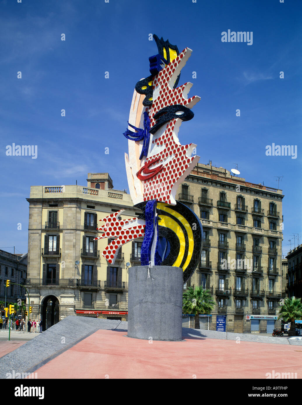 EL CAP DE BARCELONA (©ROY LICHTENSTEIN 1992) SCULPTURE PORT VELL MOLL DE LA FUSTA BARCELONA CATALONIA SPAIN Foto Stock