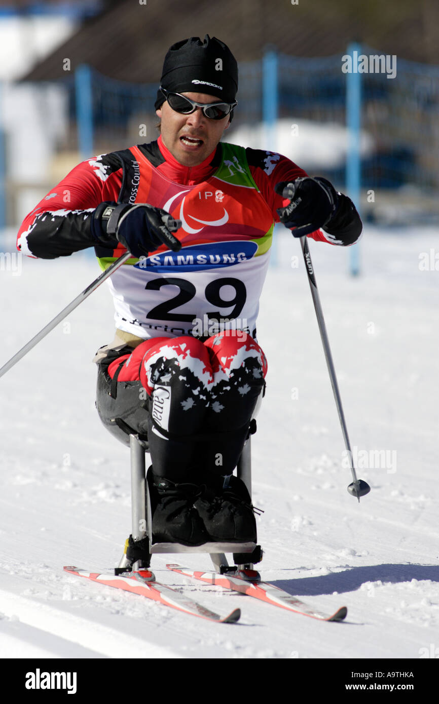 Jean Thomas Boily del Canada compete nella mens Sci di fondo 5km Sitting Foto Stock