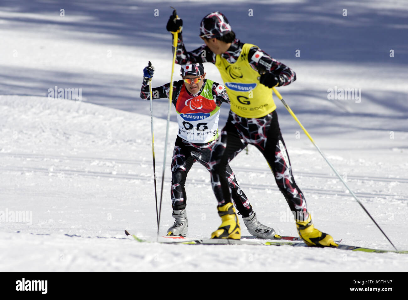 HIROSHI KATO e la sua guida Takehito Nozoki del Giappone competere nella mens Sci di fondo 5km Ipovedenti Foto Stock