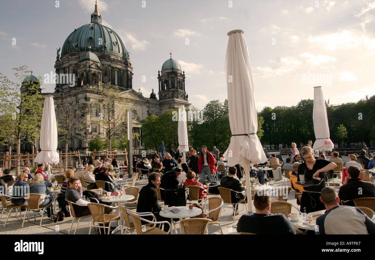 Cupola di Berlino cafè al fiume Spree Foto Stock