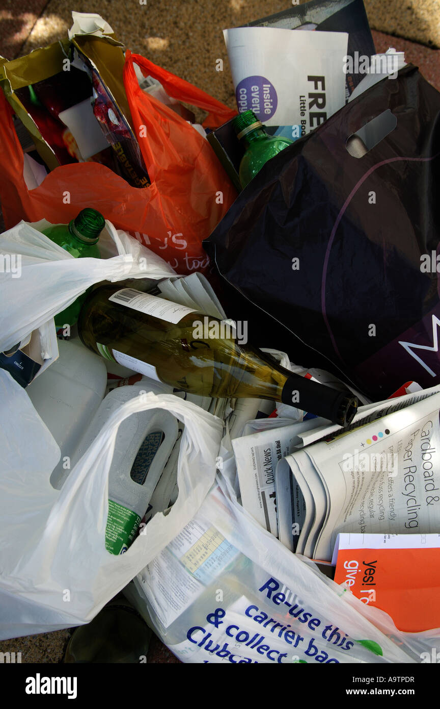 Domestico Domestico di riciclaggio di materiale di scarto, Regno Unito, Gran Bretagna Foto Stock