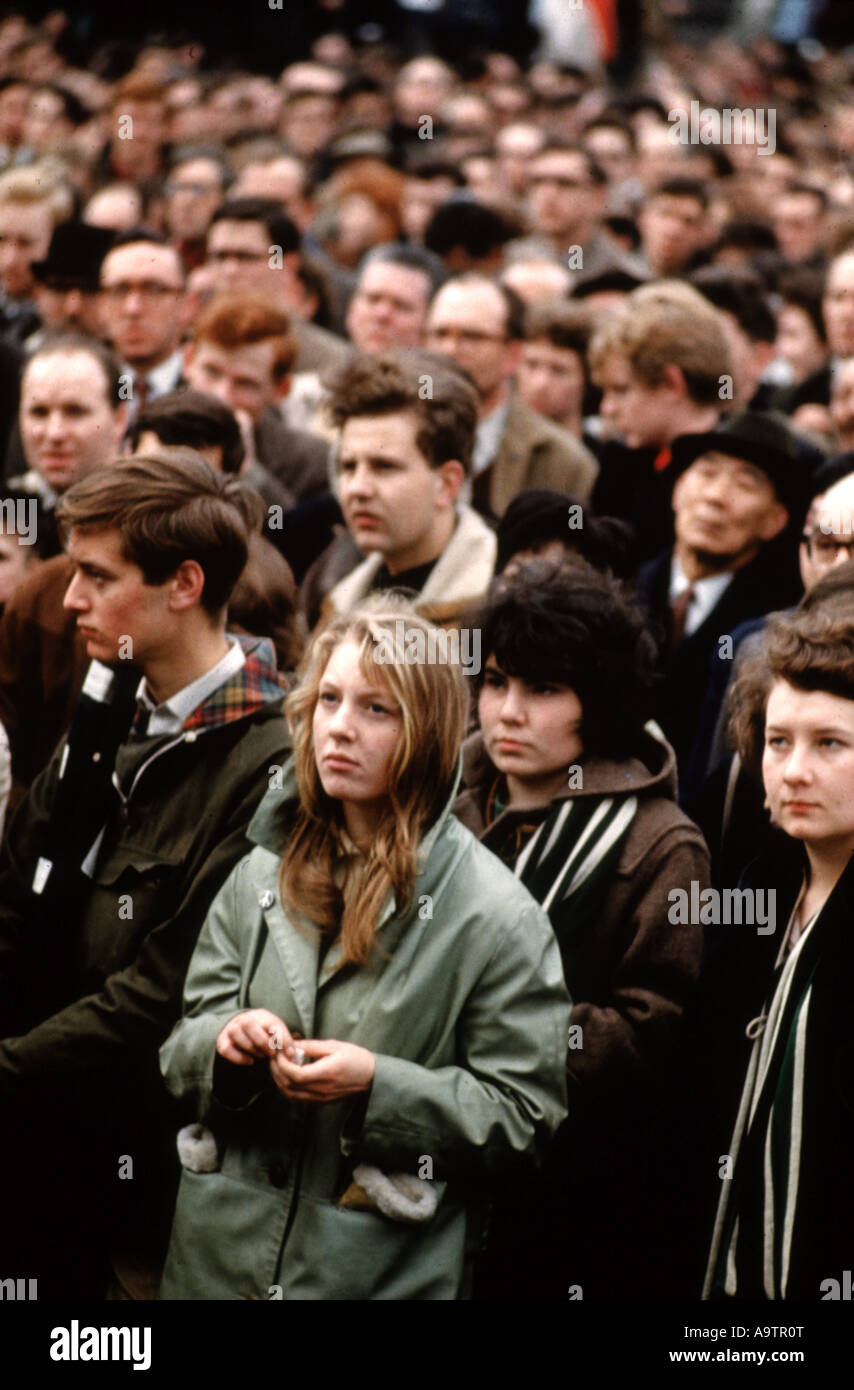 La folla a Londra nel rally 1968 Foto Stock