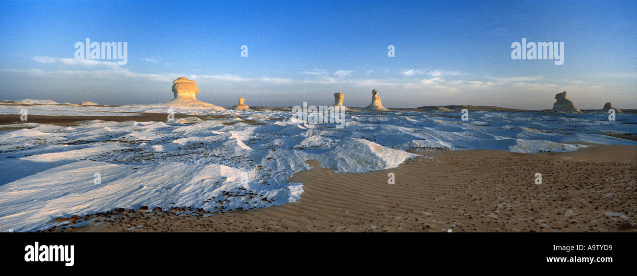 Processo trasversale vista del deserto bianco Foto Stock