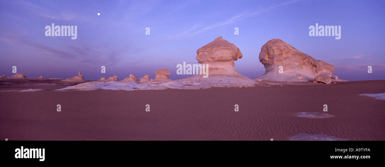 Tramonto nel deserto bianco Foto Stock