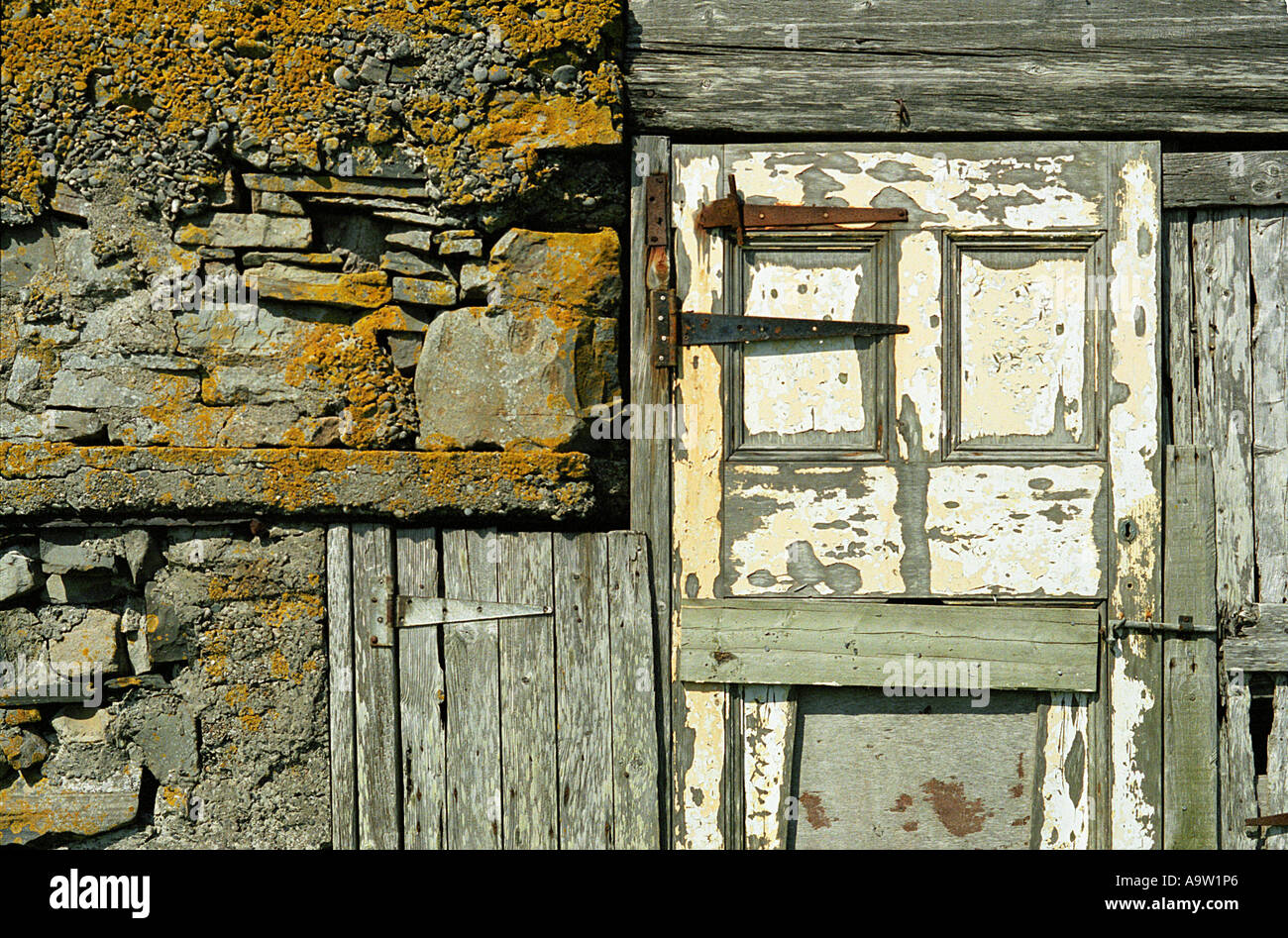 Hotch-potch di legno e di pietra su una dipendenza in Fair Isle Foto Stock