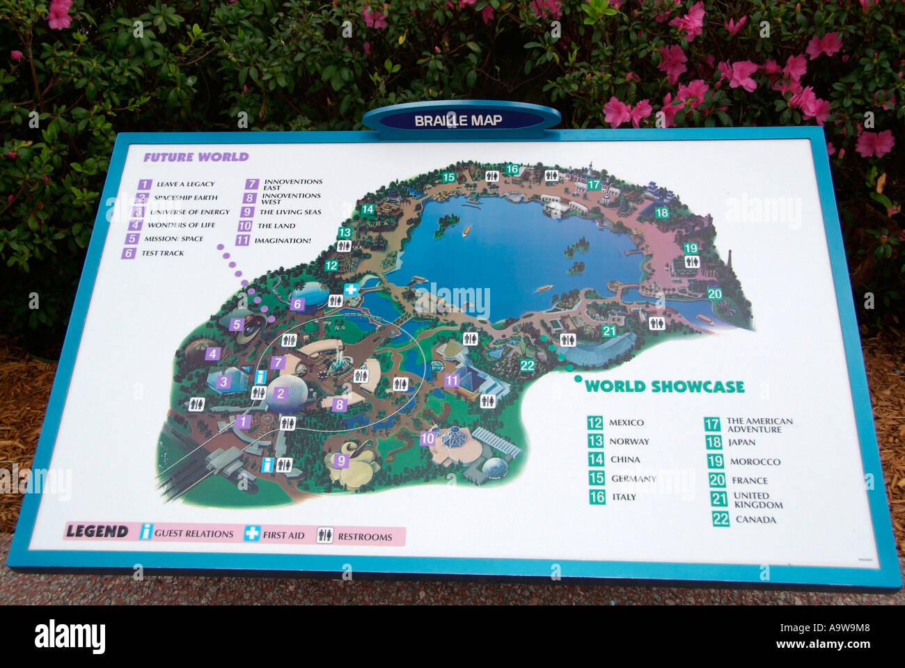 Mappa indicazioni in braille all'Epcot Center presso il Walt Disney World il Parco a Tema di Orlando in Florida FL Foto Stock