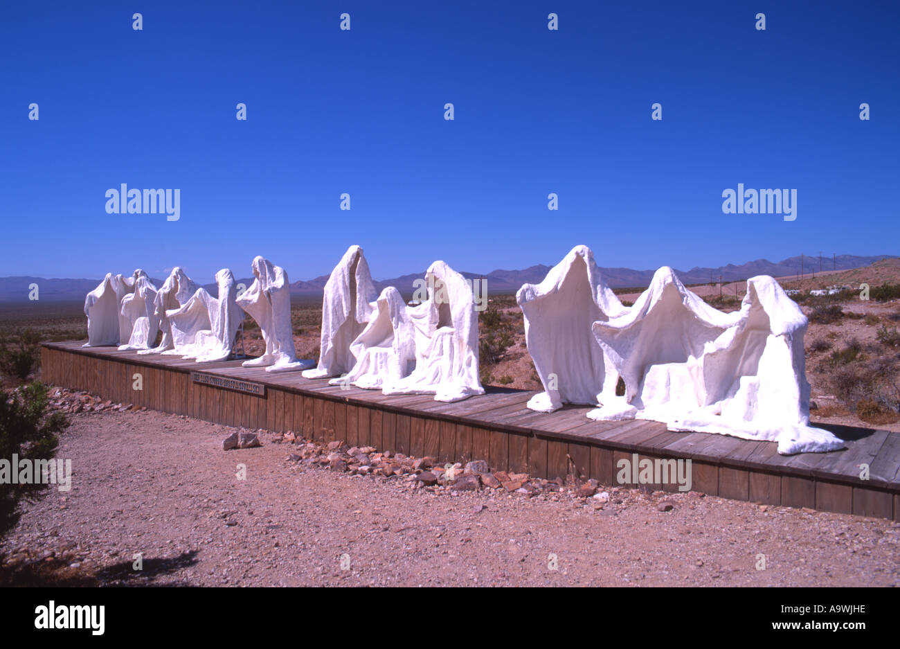 L Ultima Cena in oro e Open Air Museum, dal compianto artista belga Albert Szukalski, in riolite Death Valley, Nevada Foto Stock