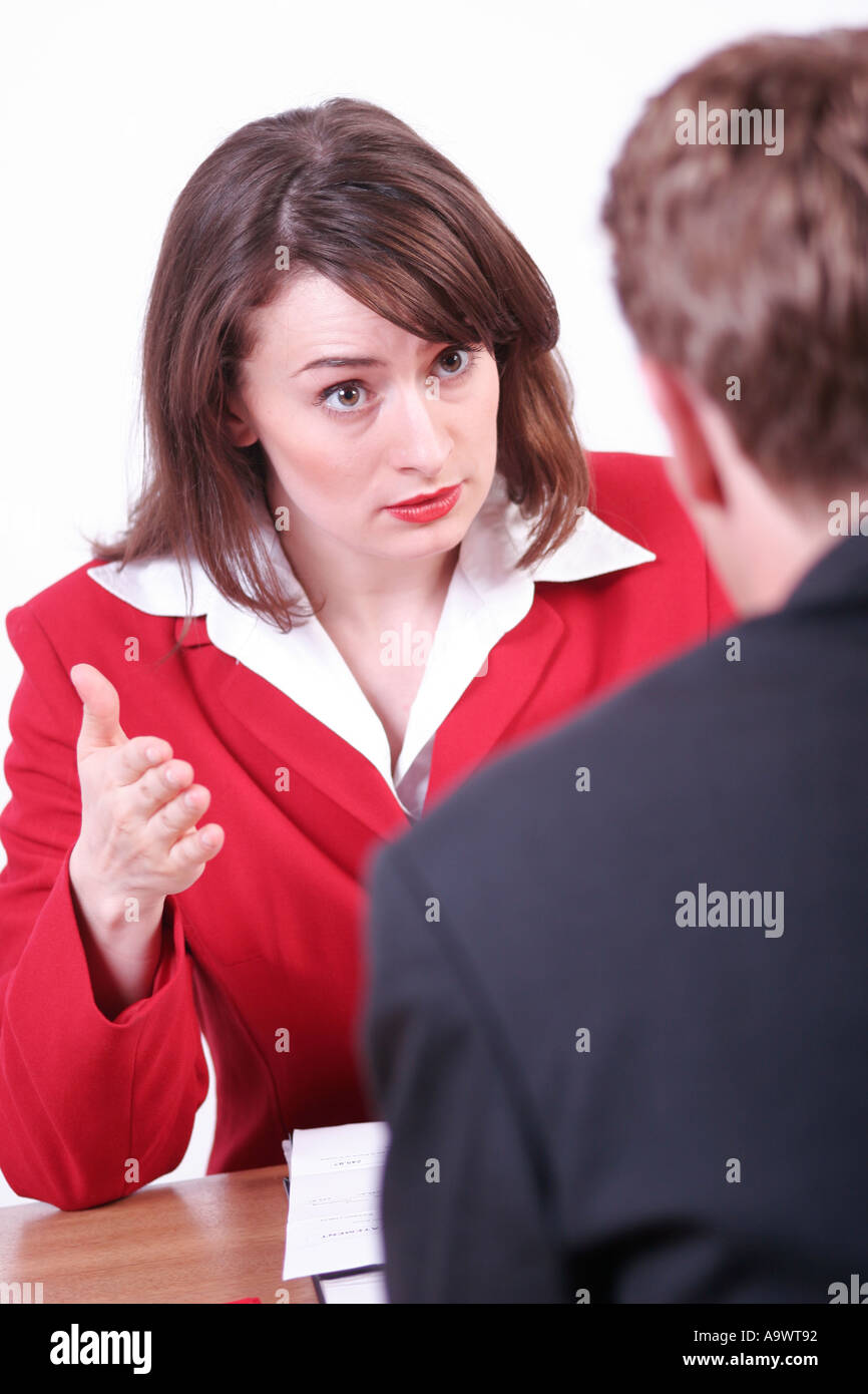 Giovane uomo e donna in un ufficio Foto Stock