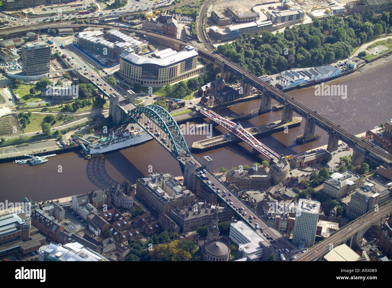 Fiume Tyne ponti a Newcastle Foto Stock