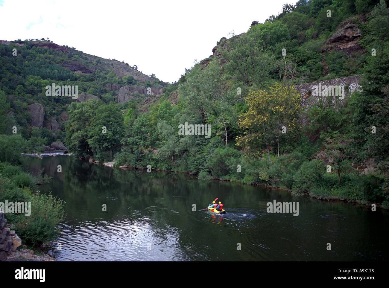 White water rafting a Haut Allier Gorges da Monistrol a Prades nella regione di Auvergne della Francia Foto Stock