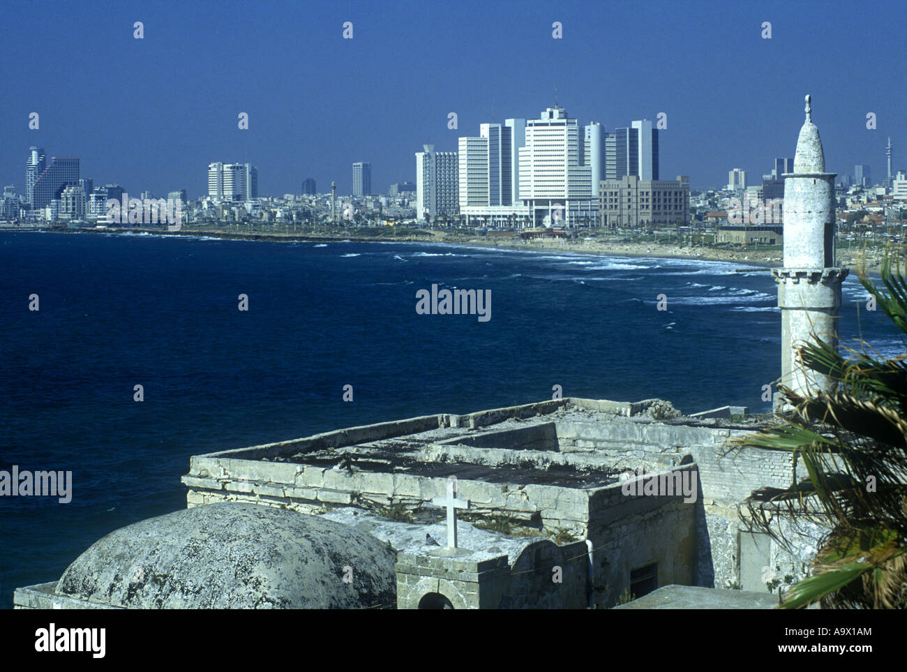 TEL AVIV SKYLINE dalla vecchia Jaffa ISRAELE Foto Stock