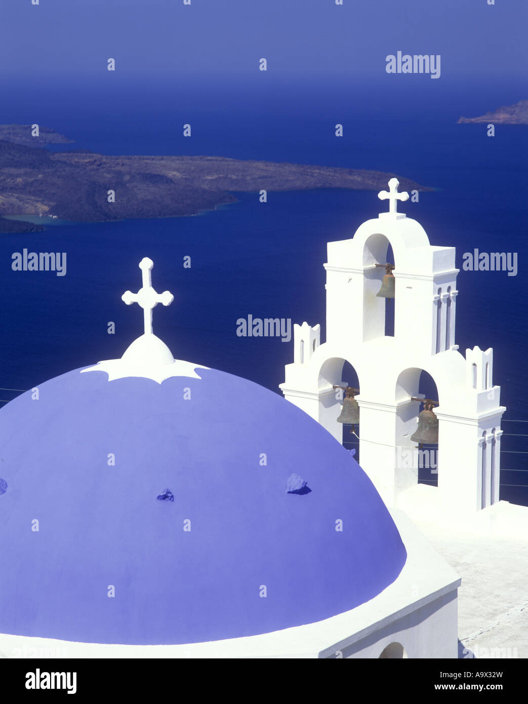 Cupola blu KIMIS THEOTOKOV CHIESA FIROSTEPHANI SANTORINI FIRA CICLADI ISOLA DEL MAR EGEO IN GRECIA Foto Stock
