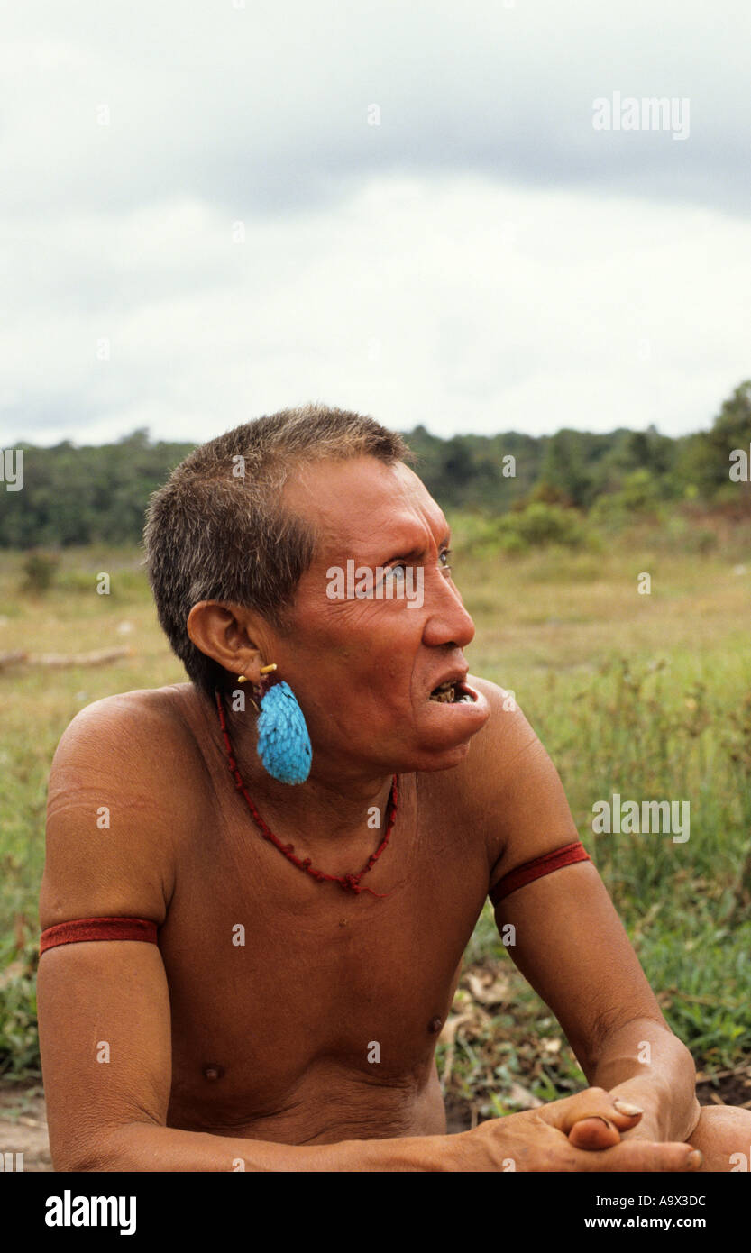 Yanomami man immagini e fotografie stock ad alta risoluzione - Alamy
