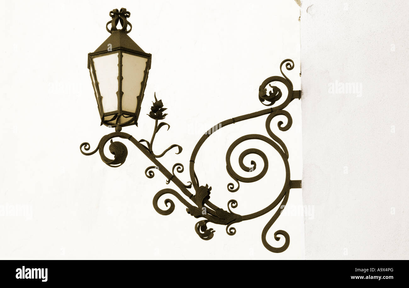 Ornati in strada lampada, Ronda, Andalusia. Foto Stock
