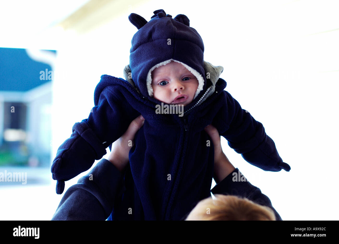 Baby preinstallato in abbigliamento invernale Foto Stock