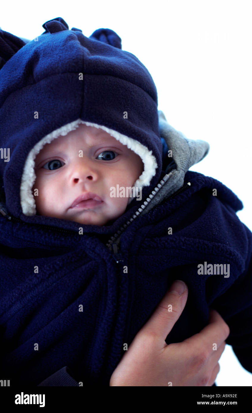 Baby preinstallato in abbigliamento invernale Foto Stock