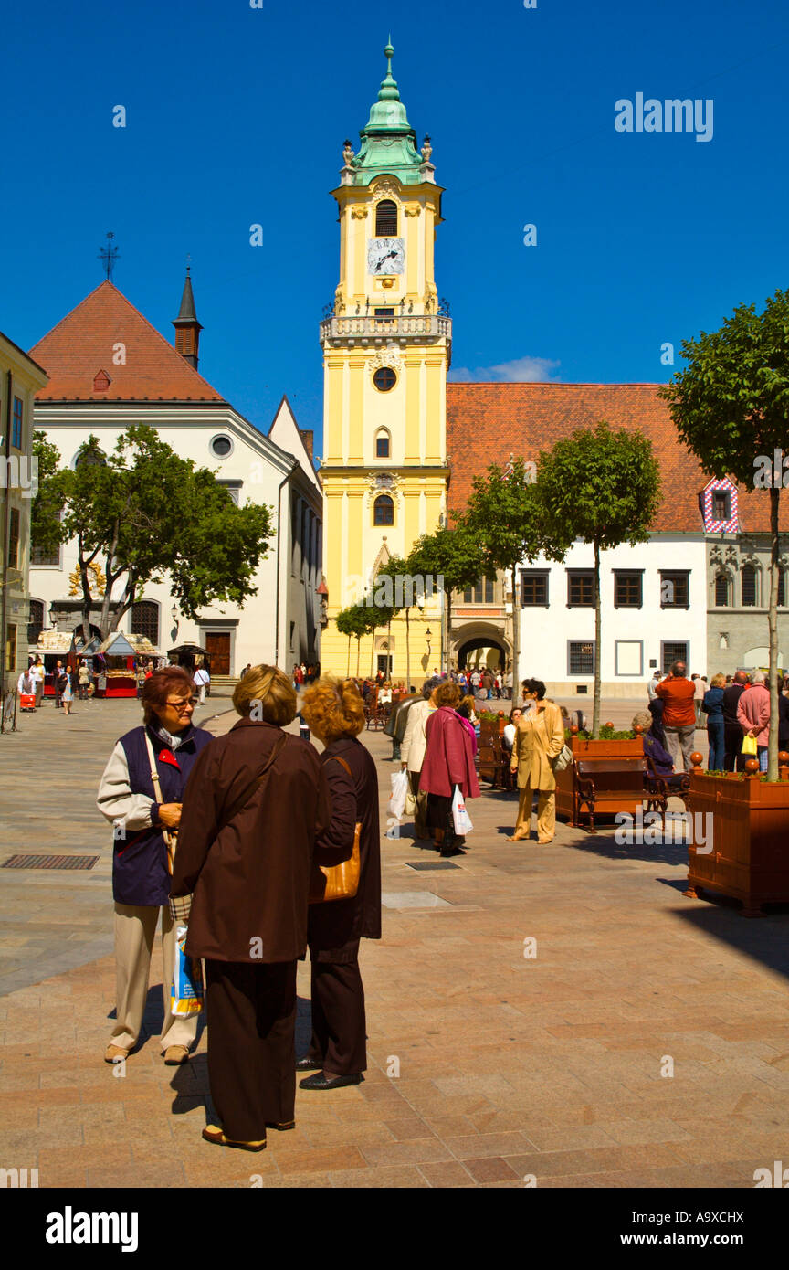 Hlavni namesti la piazza principale di Bratislava città vecchia Slovacchia UE Foto Stock