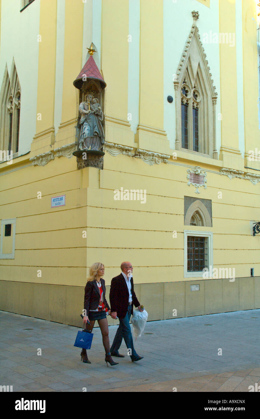 Angolo del museo municipale di Hlavni namesti square a Bratislava Slovacchia UE Foto Stock