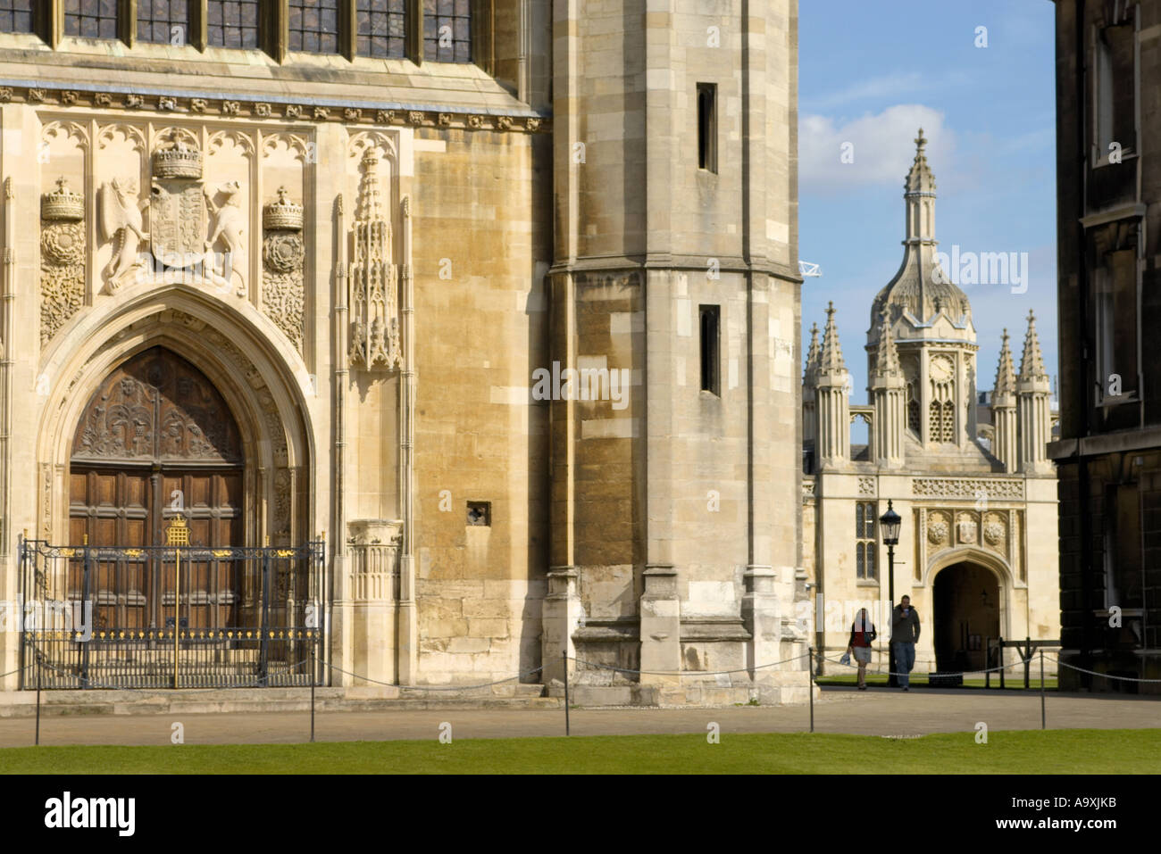 Università di Cambridge Kings College Chapel con vista a gatehouse e facchini lodge Foto Stock