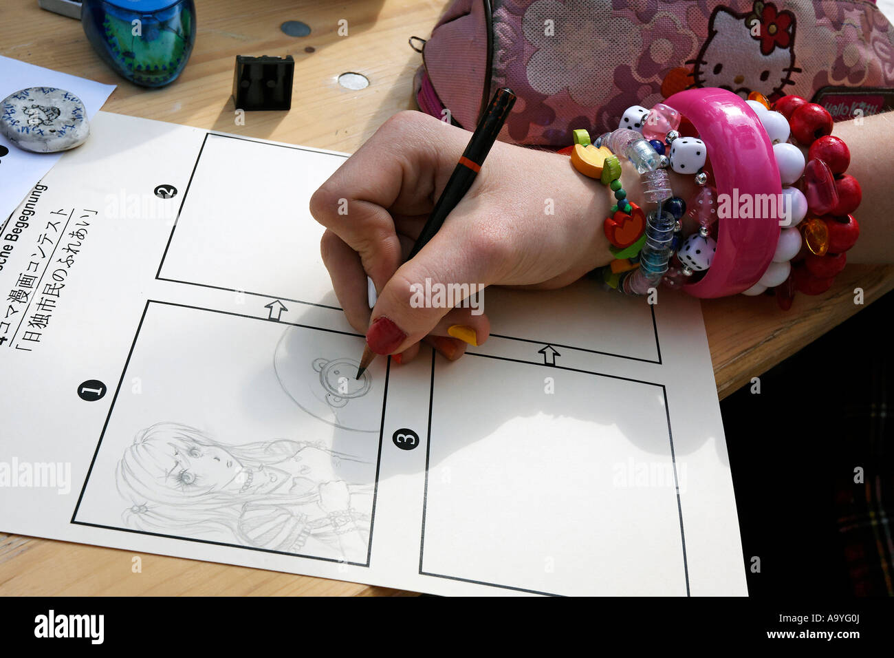 Mano di una girlie disegna un quattro-quadro-Manga, Foto Stock