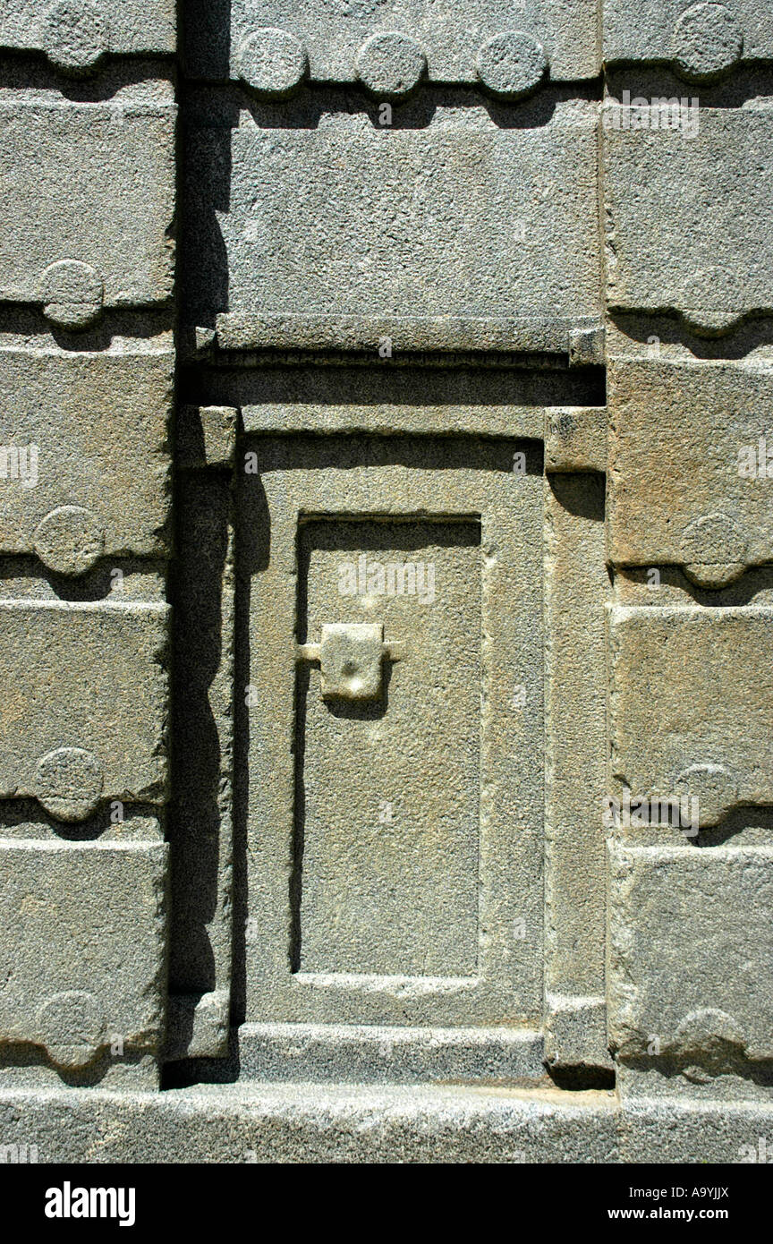 Falsa porta di ingresso di elevato standing stele Nr.3 in stelepark Aksum Etiopia Foto Stock