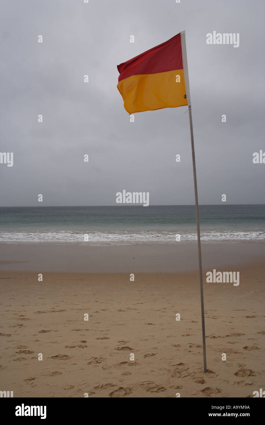 Spiaggia bandiera sicurezza MOOLOOLABA BEACH QUEENSLAND AUSTRALIA BAPD1614 Foto Stock