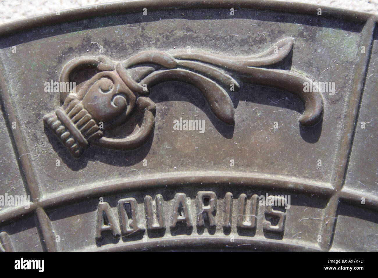 Un orologio solare che mostra segni di ZODIAK BAPD1821 Foto Stock