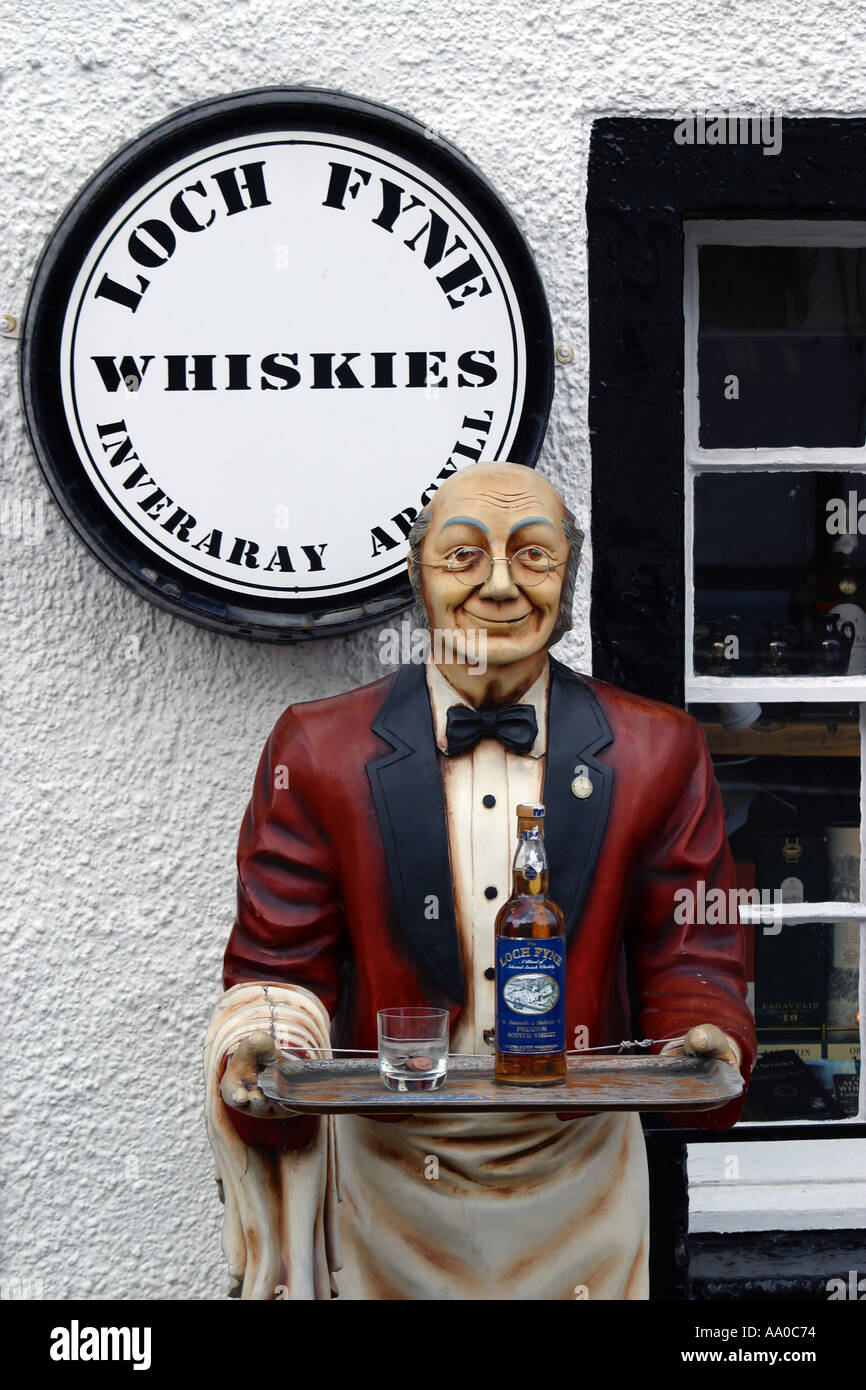 Statua al di fuori del negozio Loch Fyne Scozia Scotland Foto Stock