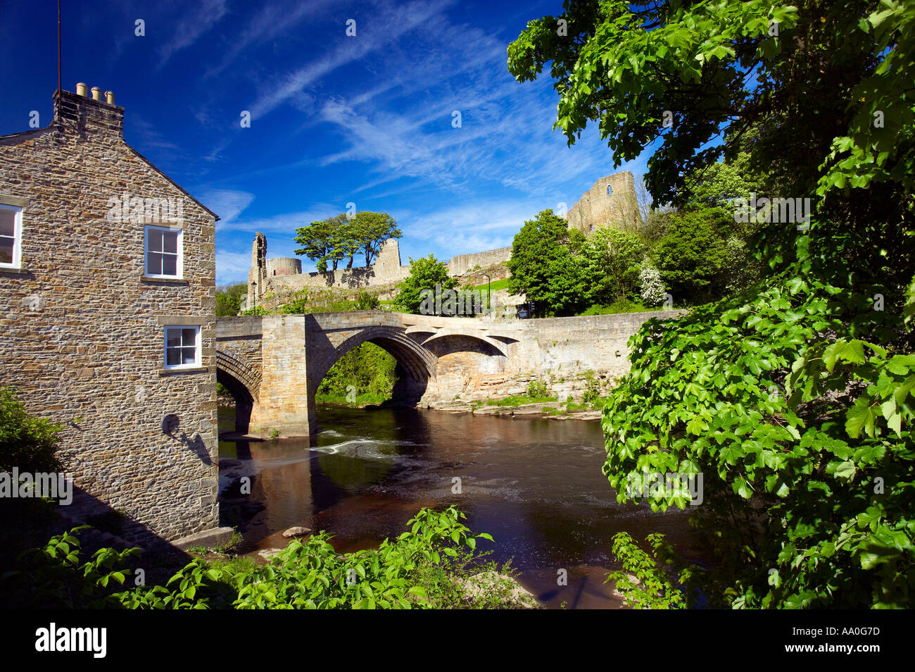 Barnard Castle ponte sopra il Fiume Tees e Barnard Castle County Durham Foto Stock