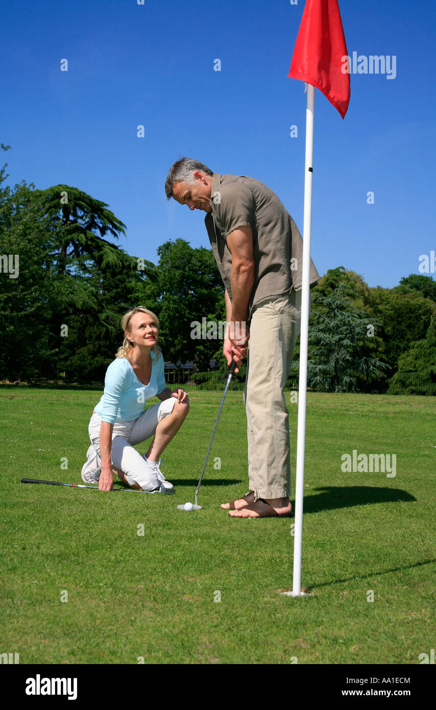 Un gioco di golf non gravi ma divertente in estate Foto Stock