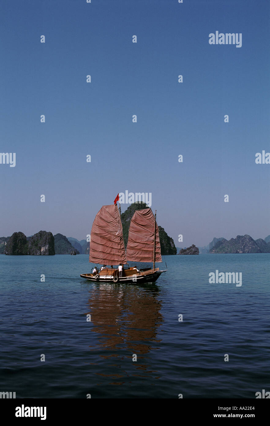 Il Vietnam del Nord lungo s Bay Foto Stock