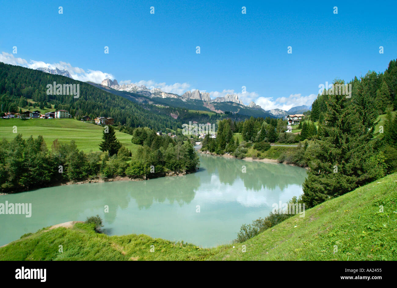 Visualizza in basso la Val di Fassa da Moena, Dolomiti, Italia Foto Stock