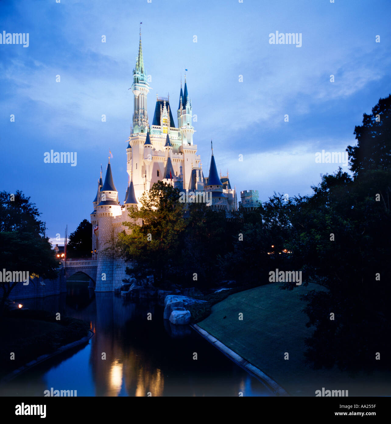 Il Castello di Cenerentola di notte, il Magic Kingdom, Walt Disney World, a Orlando, Florida, Stati Uniti d'America Foto Stock