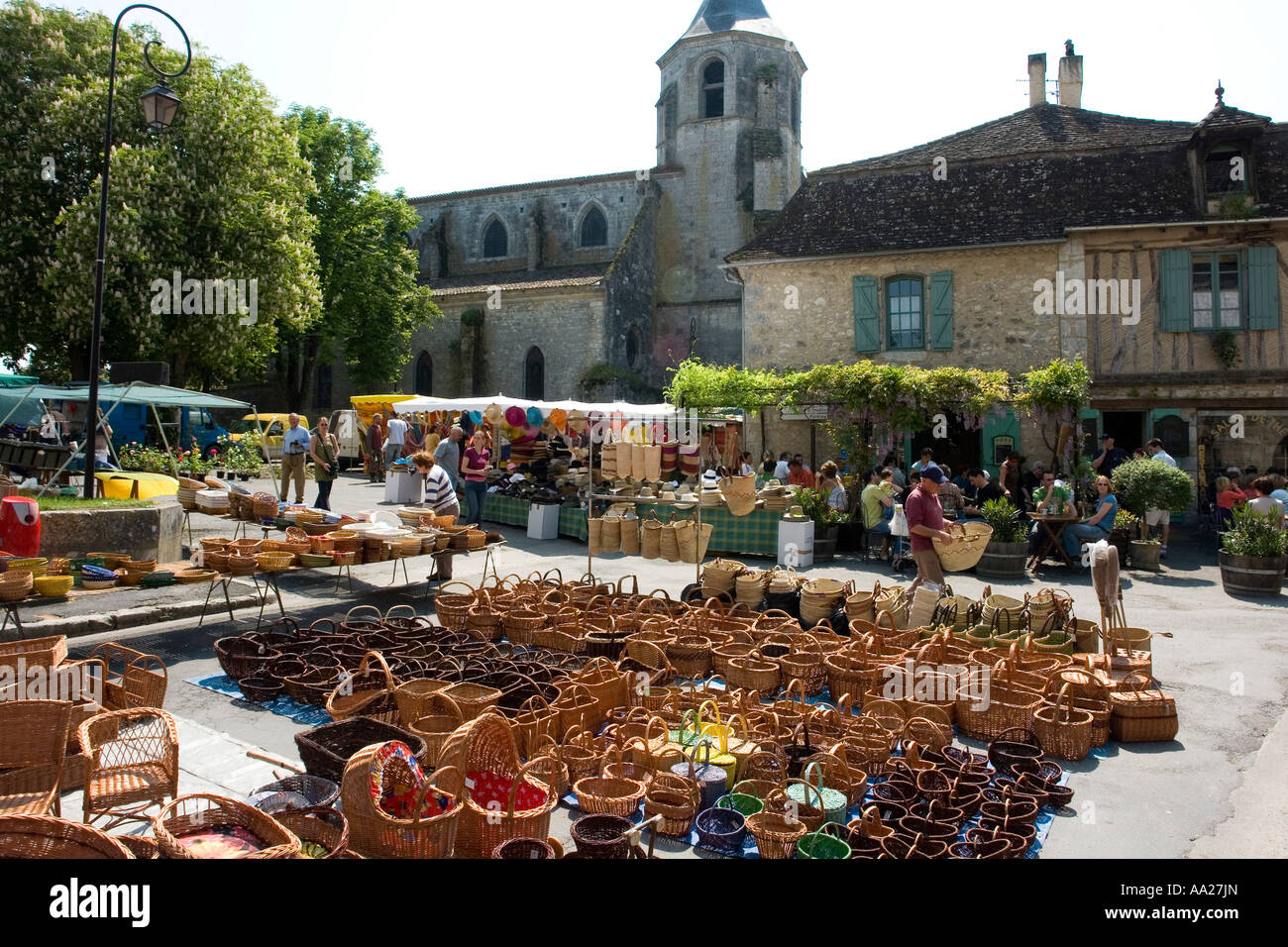 Cesto in Vimini Issigeac stallo mercato domenicale Dordogne Francia Europa Foto Stock