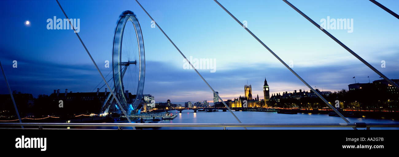 Regno Unito Londra BA London Eye VISTA DAL PONTE DEL GIUBILEO AL TRAMONTO Foto Stock