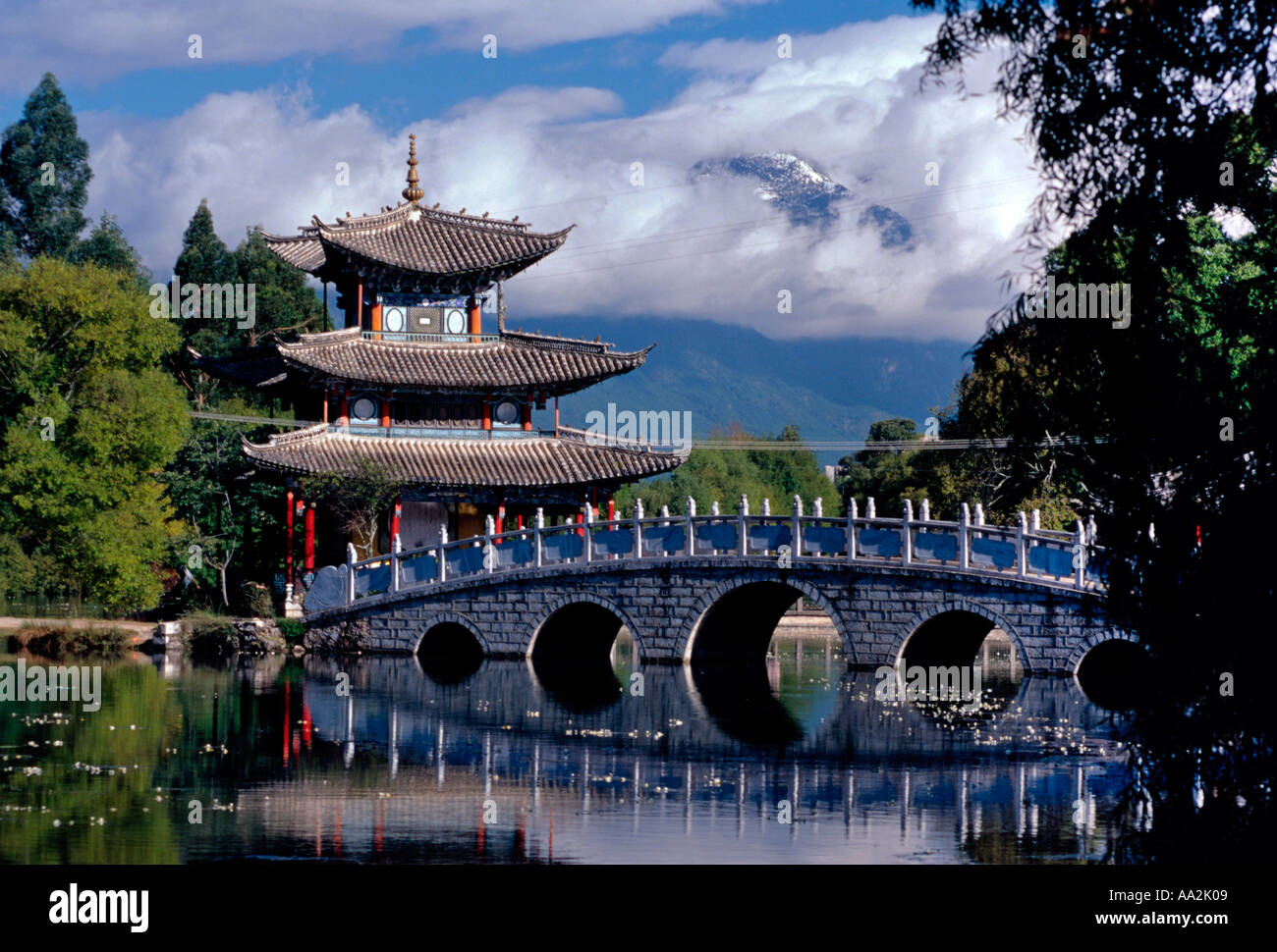 Cinque phoenix wufeng tempio, drago nero parco piscina, lijiang, nella provincia dello Yunnan in Cina e Asia Foto Stock