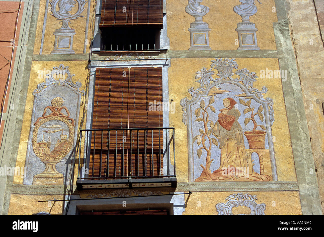 Pitture Murali e balconi, Placa de Jaume Sabartes, Barcellona, Spagna Foto Stock