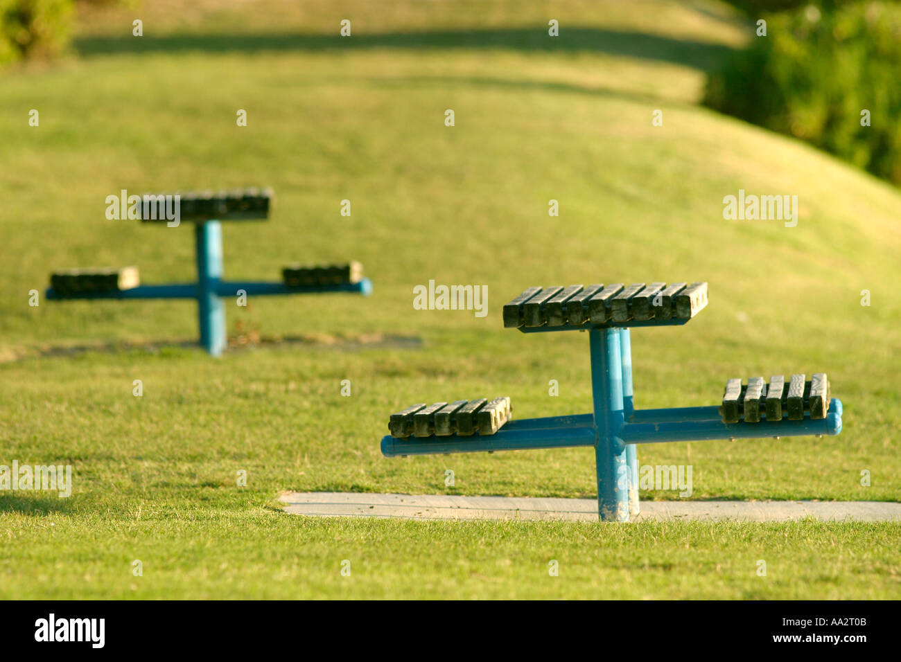 Lato mare tavoli da picnic in Nuova Zelanda Foto Stock
