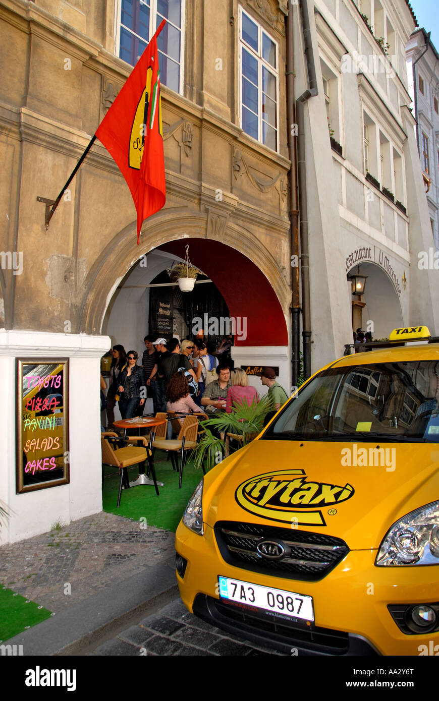 Mala Strana - lato strada ristorante, Praga, Repubblica Ceca Foto Stock