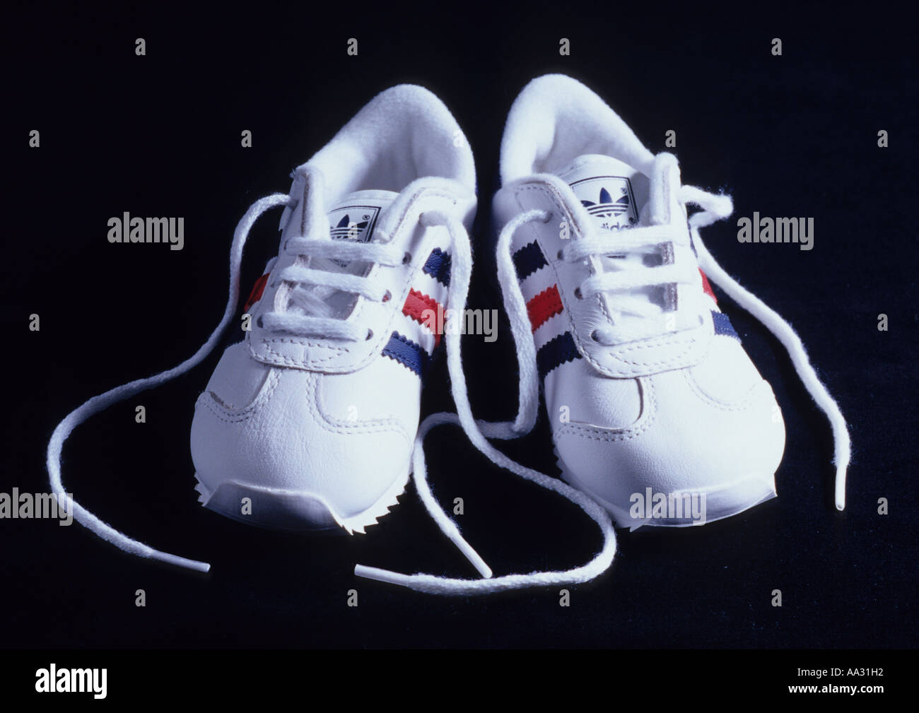 Adidas black and white shoes immagini e fotografie stock ad alta  risoluzione - Alamy