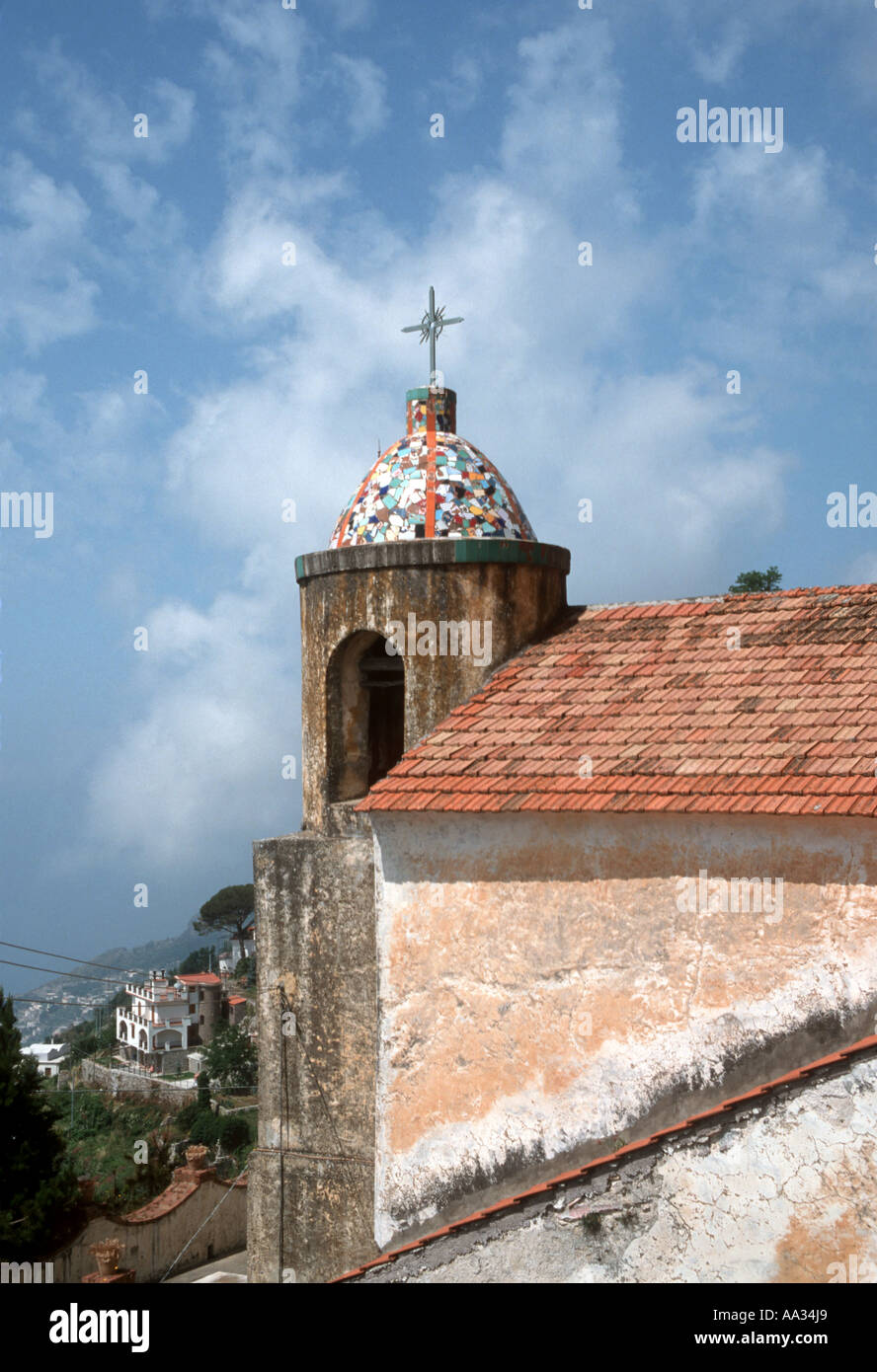 Italia Amalfi una piccola cappella sulla Costiera Amalfitana Foto Stock