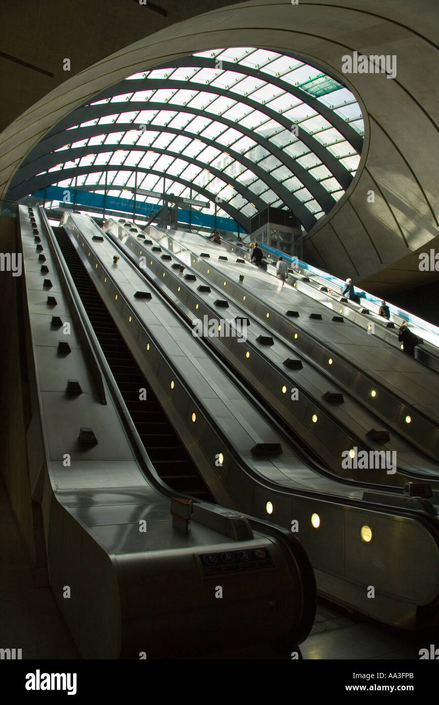 La stazione metropolitana di Canary Wharf e Foto Stock
