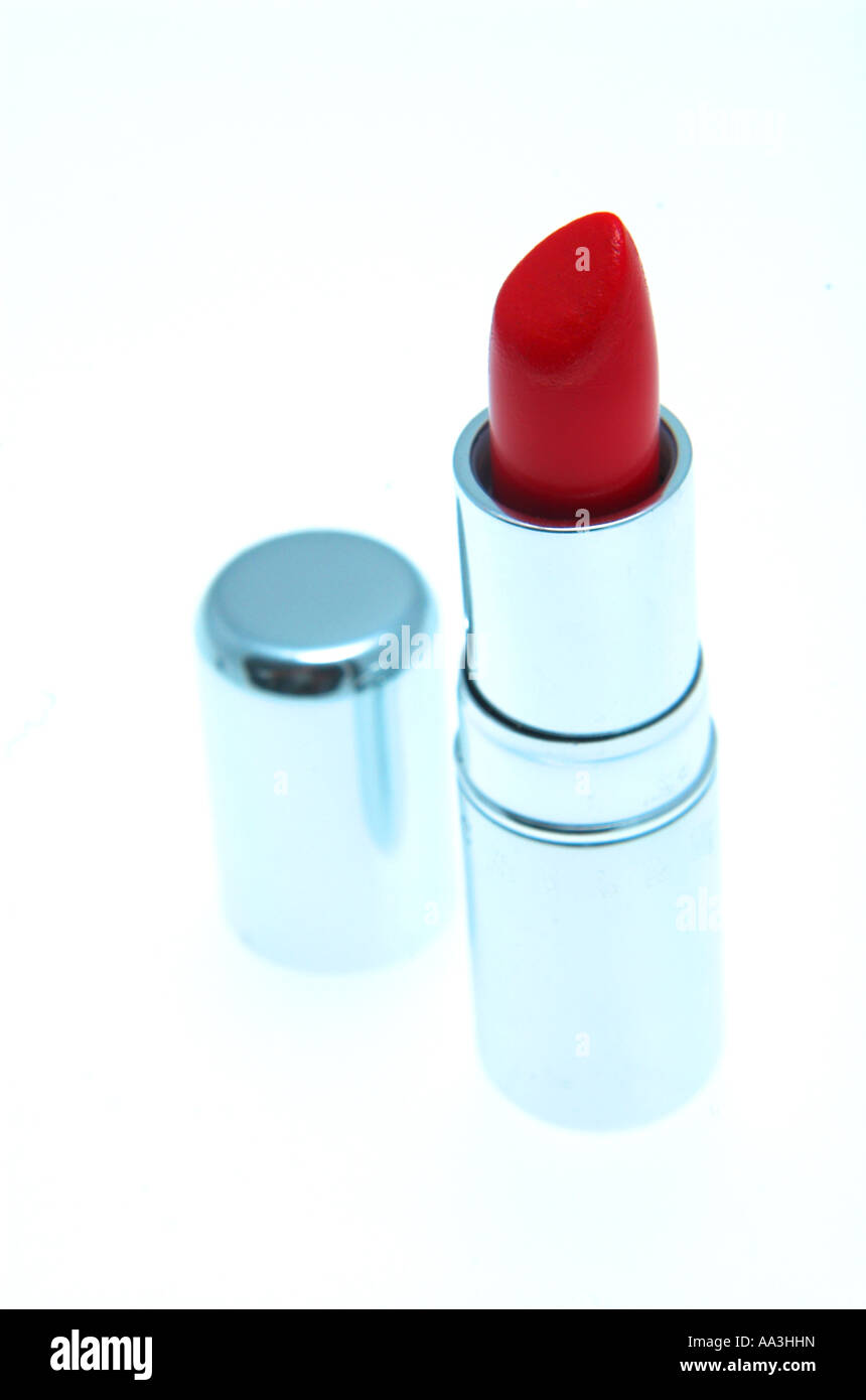 Rosso brillante rossetto in capsula di argento con parte superiore Foto Stock