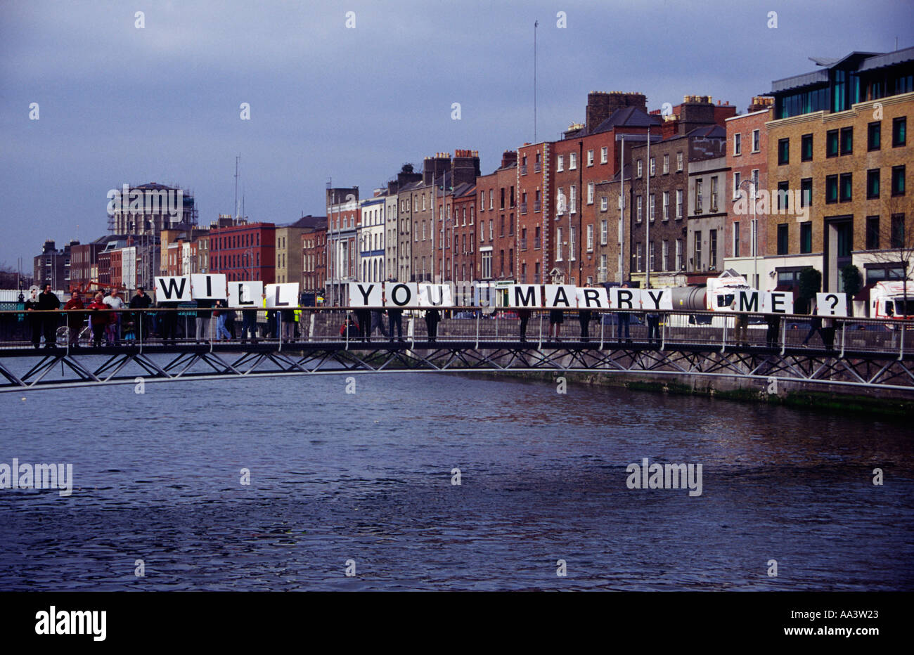 Una proposta di matrimonio a Dublino Eire Foto Stock