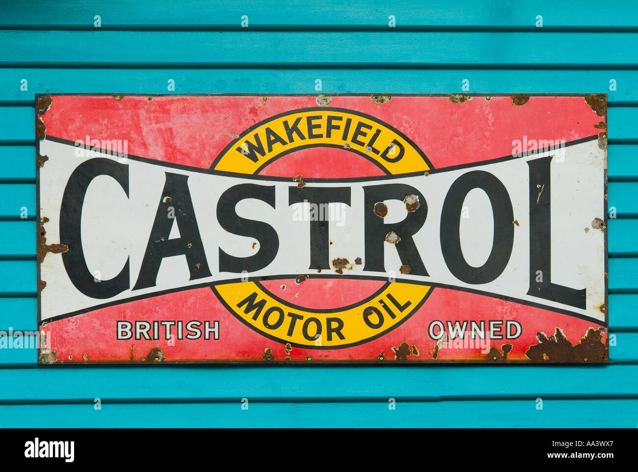 Pubblicità sull'olio motore Castrol in acciaio smaltato antico Foto Stock