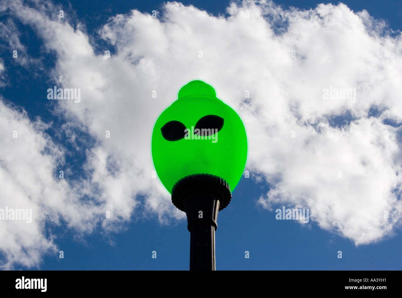 Una versione colorato di un alieno street light a Roswell nel Nuovo Messico l'UFO capitale del mondo Foto Stock