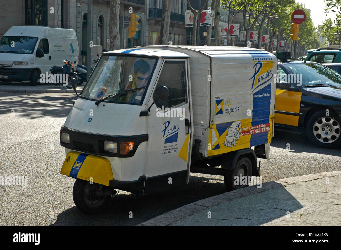 Trasporto con veicolo a tre ruote, servizio di consegna, Barcellona, in Catalogna, Spagna Foto Stock